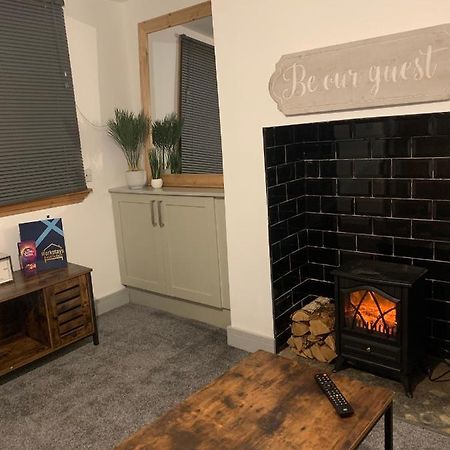 Cosy Cottage In Redcar - Workstays Uk Wilton  Екстериор снимка