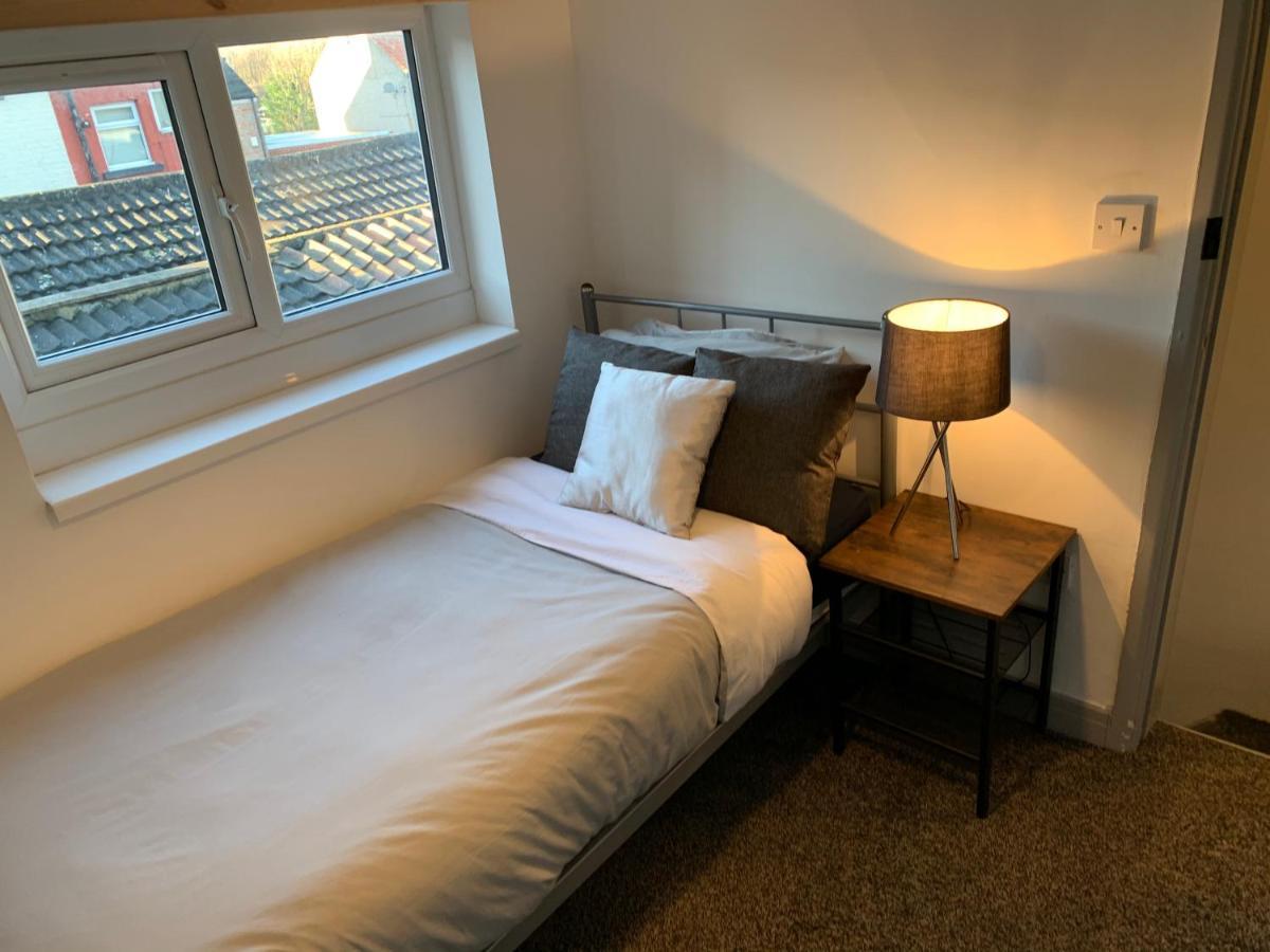 Cosy Cottage In Redcar - Workstays Uk Wilton  Екстериор снимка