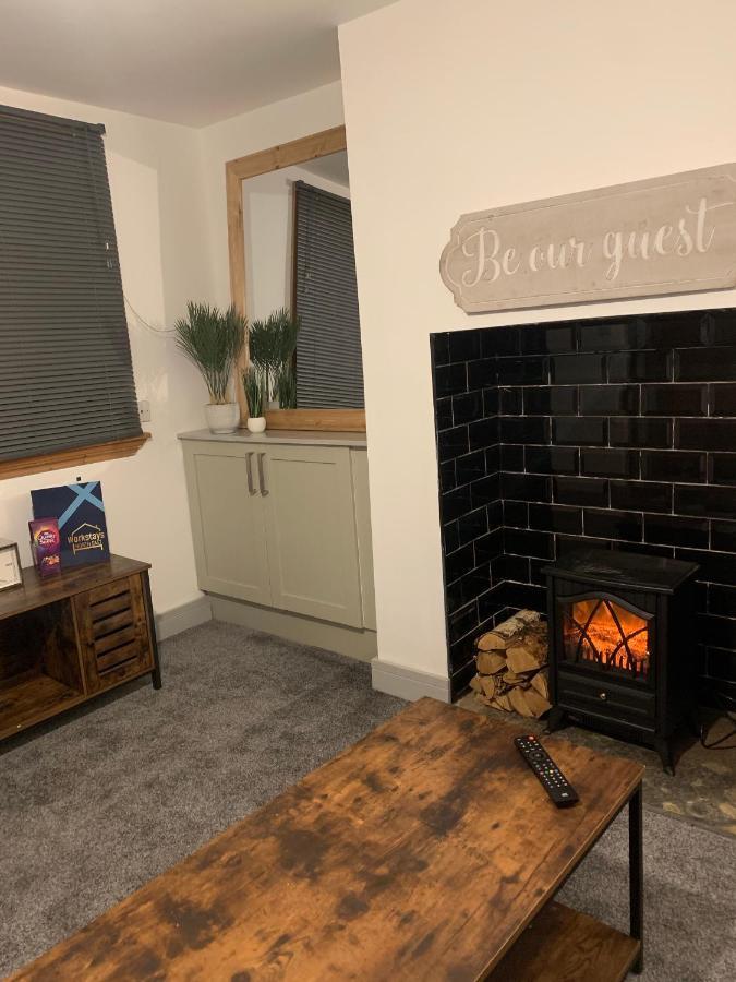 Cosy Cottage In Redcar - Workstays Uk Wilton  Екстериор снимка